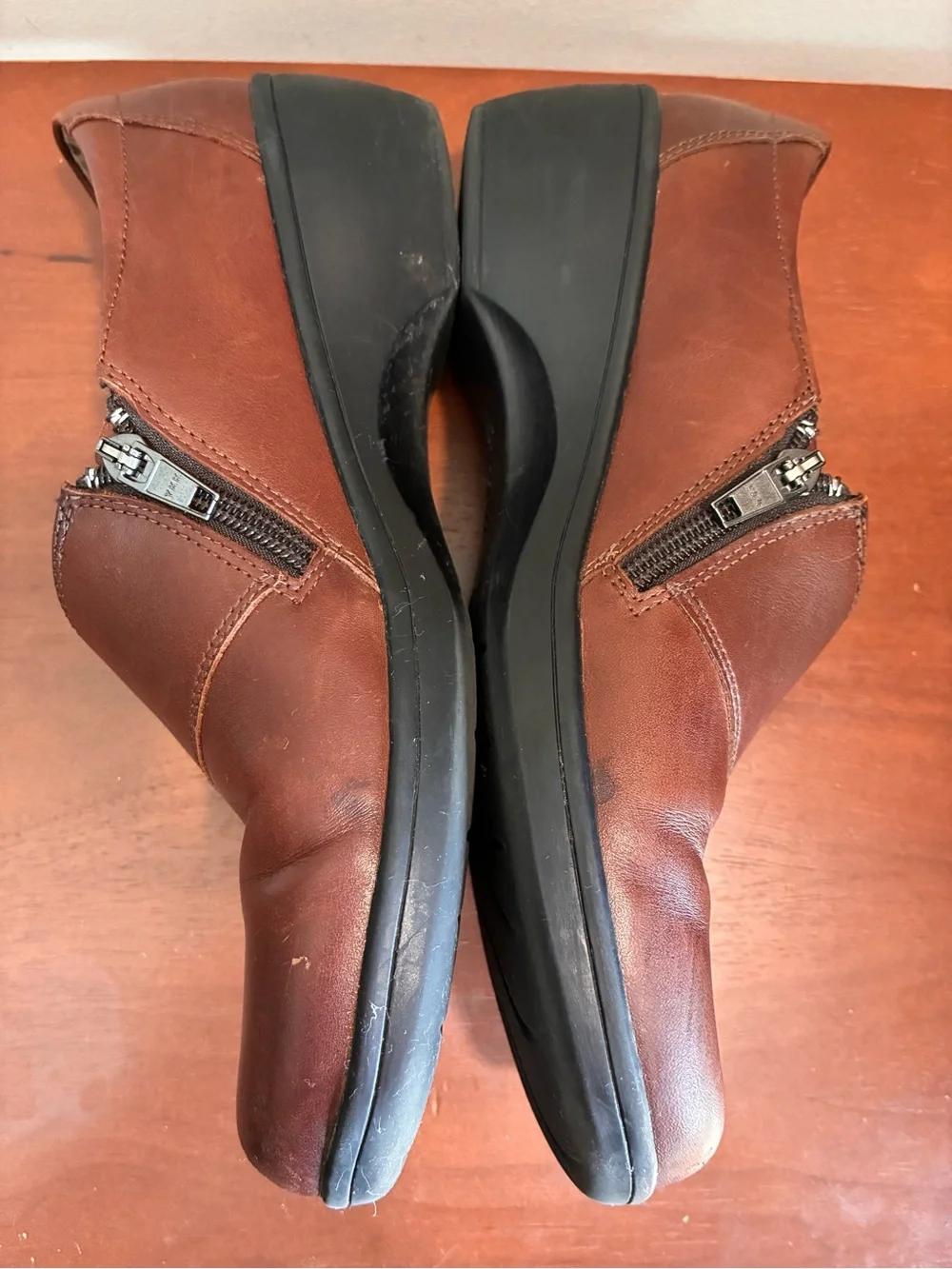 Clarks Bendables Brown Leather Side Zipper Slip-on Shoes Women’s Size 9.5